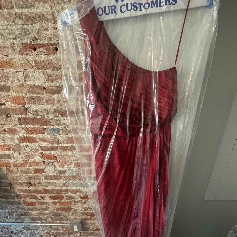 Red A&F Giselle Pleated One-Shoulder Maxi Dress - M Tall - Picture 4 of 5